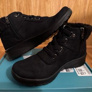 Bzees women's ankle booties, NEW. Size 8